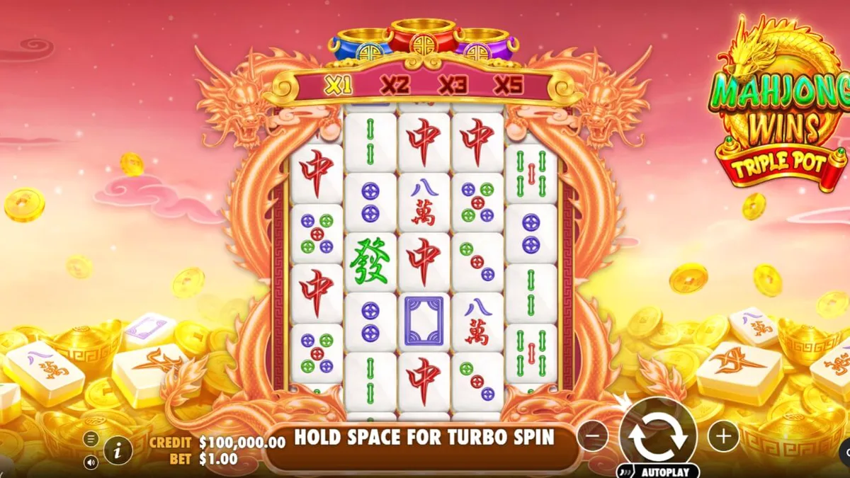 Mahjong Wins Triple Pot slot dengan latar belakang medan perang dan ubin Mahjong